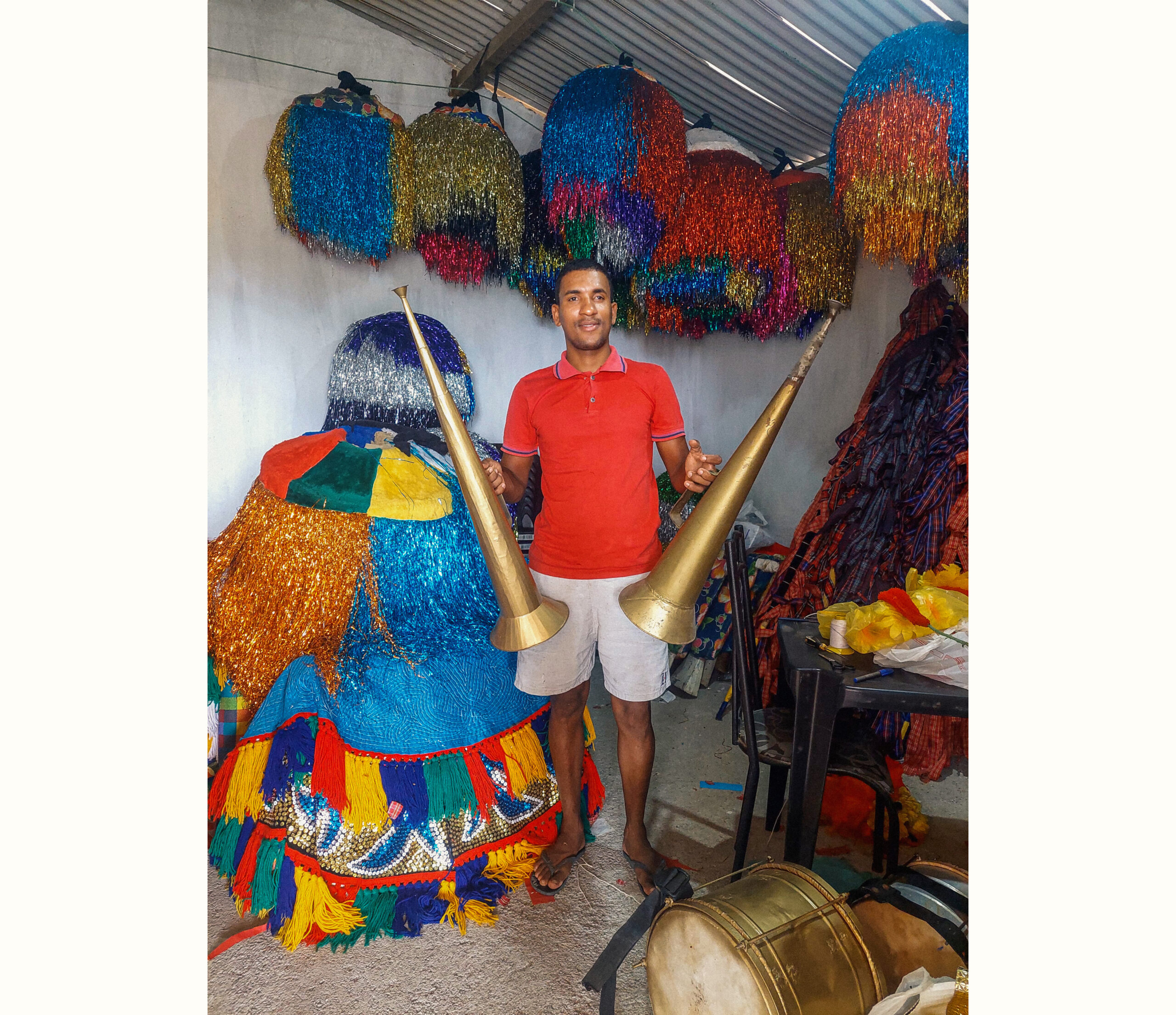 O Estrela é o único maracatu rural do Estado a manter a buzina, o instrumento de sopro artesanal que já foi comum nos outros grupos